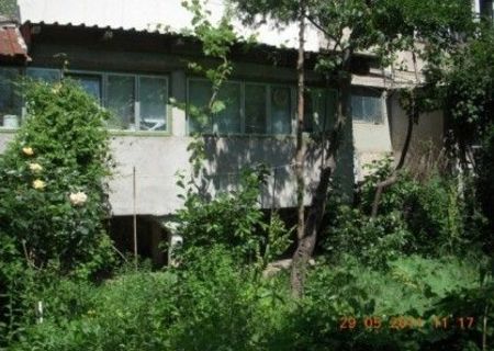 Vand apartament 4 camere, parter, centrala termica