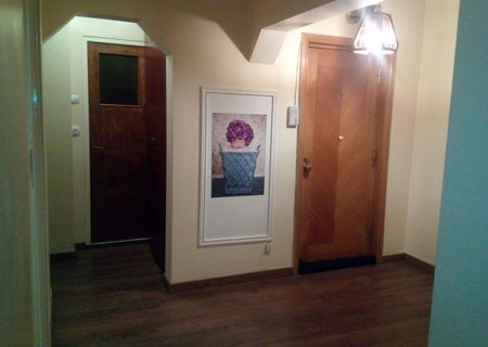 Vand apartament 4 camere, zona Rahova-Margeanului Vand apartament 4 camere, zona Rahova-Margeanului