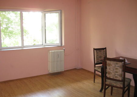 Vând apartament cu 1 cameră, b-dul Chimiei nr.39, bl.F32,parter