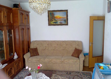 vand apartament cu 2 camere