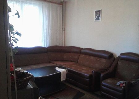 vand apartament cu 2 camere