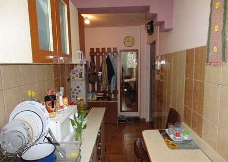 Vand apartament cu 2 camere Vand apartament cu 2 camere