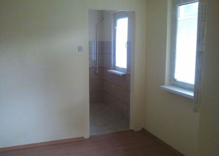 Vand apartament cu 2 camere