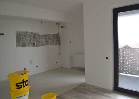 vand apartament cu 2 camere complexul Oaza