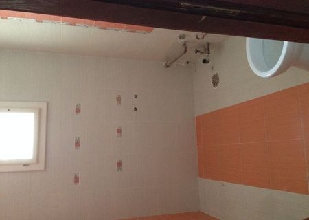 Vand apartament cu 2 camere, decomandat in Beius! Pret negociabil !