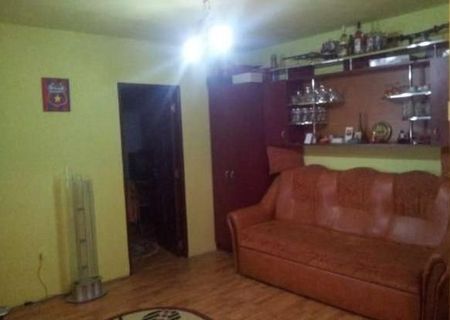 Vand apartament cu 2 camere semidecomandat Vand apartament cu 2 camere semidecomandat