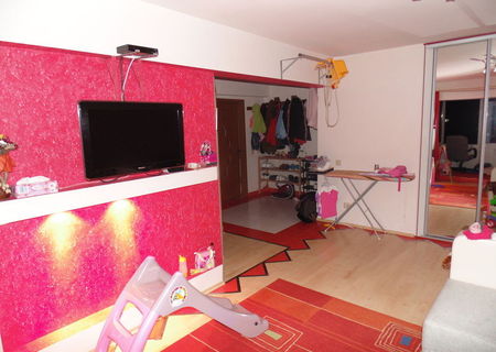 Vand apartament cu 2 camere, situat in Floresti, zona Terra