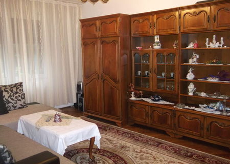 Vand apartament cu 3 cam conf 1 + garaj Vand apartament cu 3 cam conf 1 + garaj
