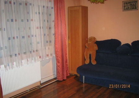 Vand apartament cu 3 camere. Vand apartament cu 3 camere.