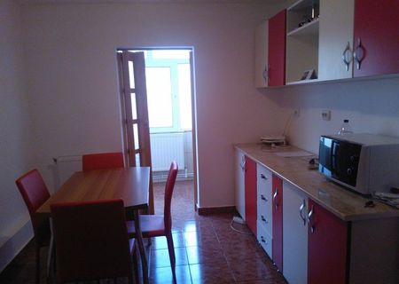 Vand apartament cu 3 camere complet renovat