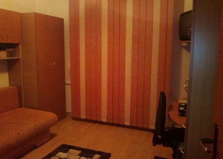 Vand apartament cu 3 camere, decomandat, metrou Brancoveanu