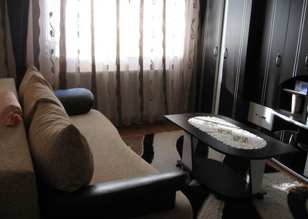 Vand apartament cu 3 camere ultrafinisat