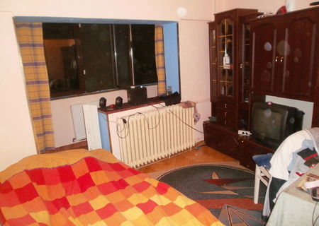 Vand apartament cu 4 camere