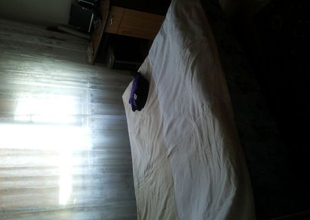 Vand apartament cu doua camere decomandat