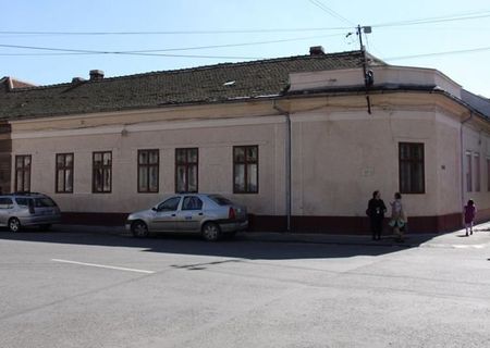 vand apartament la casa