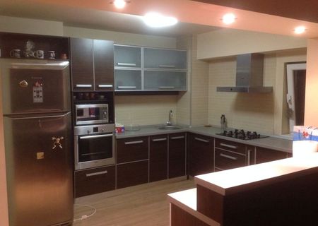 Vand apartament LUX --mobilat si utilat