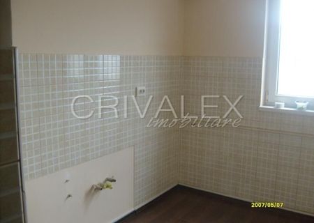 VAND apartament RENOVAT RECENT la SUPER PRET