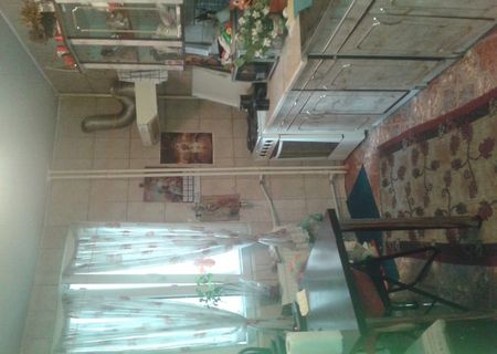 vand apt.2 cam.in zona excelenta