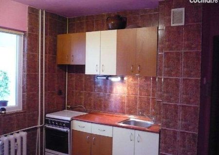 Vand apt. 2 camere decomandat 50 mp.Pret 49600 euro