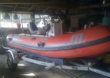 Vand barca Marshall + motor 25 CP + peridoc Vand barca Marshall + motor 25 CP + peridoc