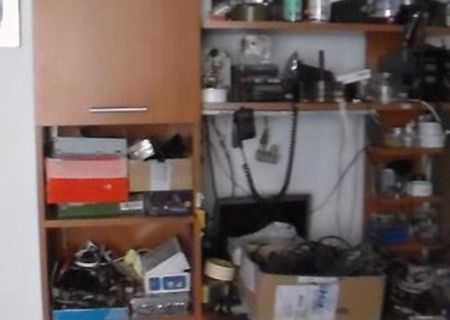 Vand birou cu sertare la pret negociabil