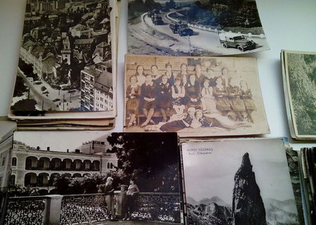 vand carti postale vechi alb negru scrise