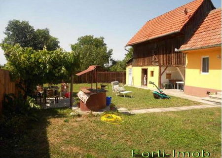 Vand casa 2 camere Tarlungeni