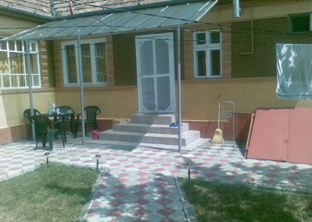 Vand casa 3 camere Vand casa 3 camere