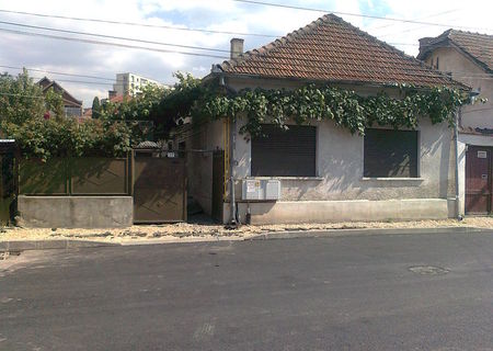 vand casa 4 camere centrul civic