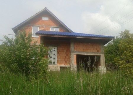Vand casa 4 camere si teren,zona Adevarului Vand casa 4 camere si teren,zona Adevarului