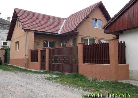 Vand casa 5 camere Sacele 170 mp