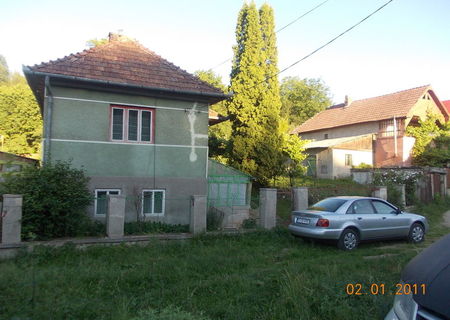 vand casa cu gradina