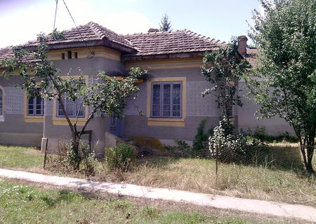 VAND CASA CU GRADINA