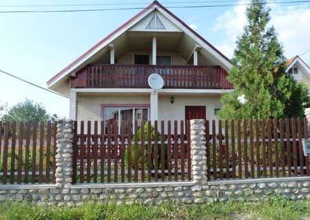 Vand casa cu mansarda +teren