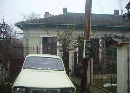 Vand casa cu teren in zona centrala,str.Maresal Averescu nr.25B