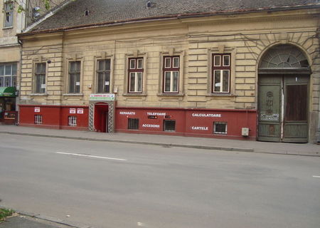 vand casa in centrul orasului