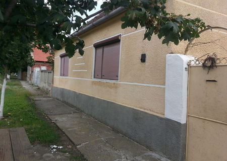 VAND CASA IN COMUNA CHECEA