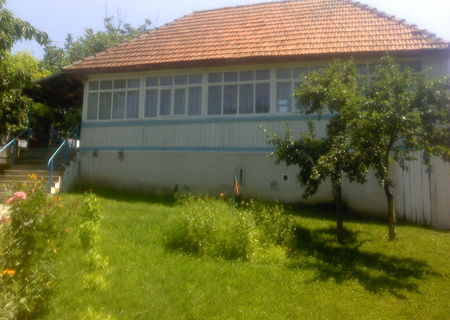 Vand casa in comuna Tetoiu jud Valcea