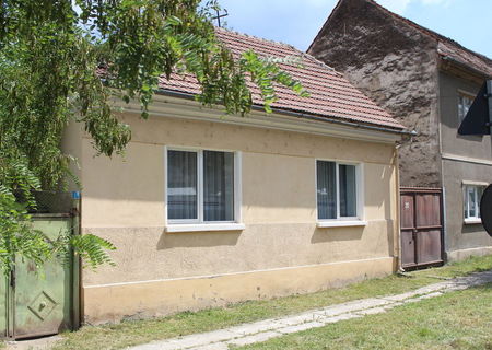 Vand casa in localitateaZizin la 12Km de Brasov