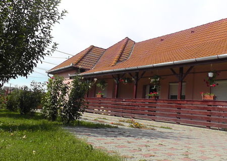 Vand-Casa la Nazna, peste 90 mp.,complet renovata, 1100 mp teren. Vand-Casa la Nazna, peste 90 mp.,complet renovata, 1100 mp teren.