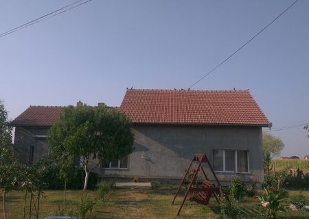 Vând casă parțial terminată în Nojorid