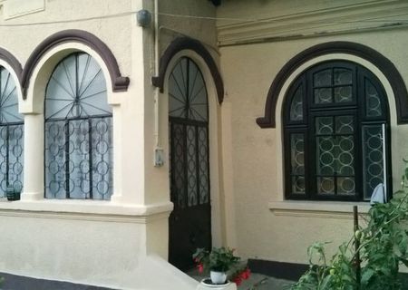 Vand casa pe o strada linistita din Ploiesti Vand casa pe o strada linistita din Ploiesti