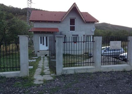 vand casa sau schimb cu apartament