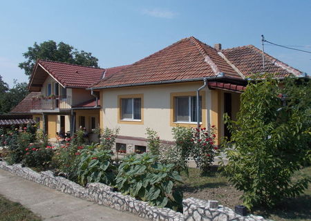 Vand casa si anexe gospodaresti Vand casa si anexe gospodaresti