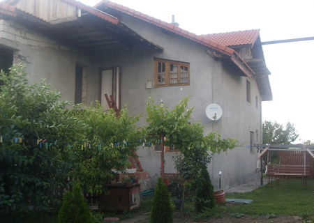 vand casa+teren in Valu lui Traian,zona A,str.Nichifor Crainic. pret negociabil.