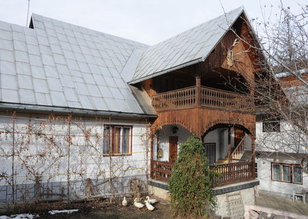 Vand casa tip pensiune