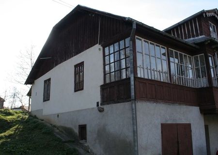 Vand casa traditionala in Cosminele,Ph,zona de deal