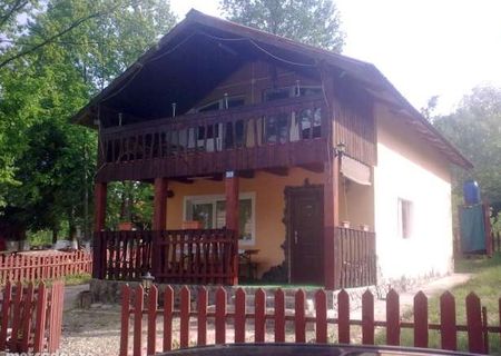 Vand casa vacanta lacul Surduc