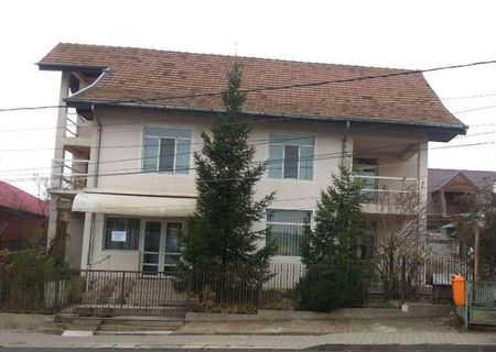 Vand casa(vila) in Husi , Calea Basarabiei nr.55 cu 2000mp teren