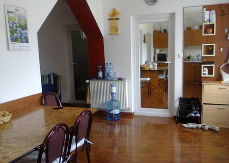 Vand casa zona girocului Vand casa zona girocului